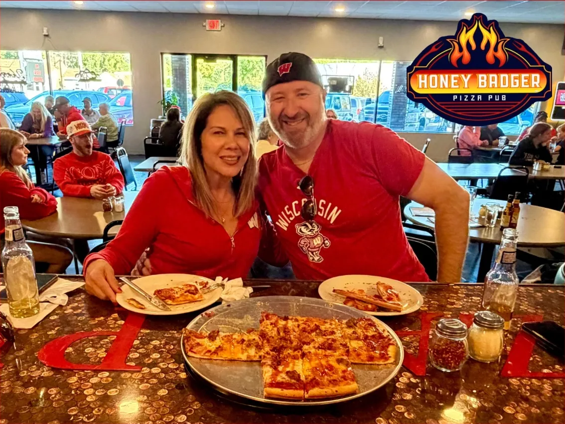 Two guests sharing a pizza at the bar top